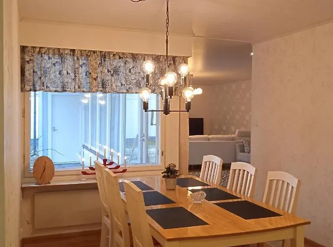 Omakotitalo Keskustan Laehellae アパート *