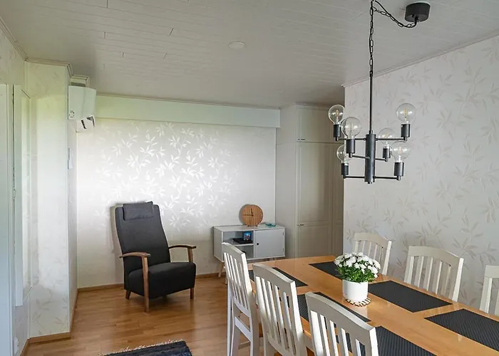 Omakotitalo Keskustan Laehellae アパート