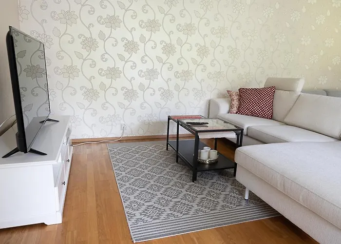 Omakotitalo Keskustan Laehellae アパート *